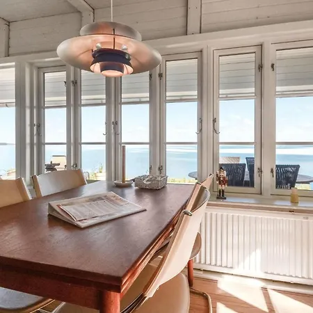 펜션 Lovely In With House Sea View